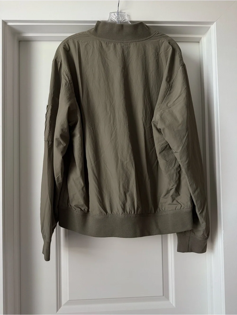 Men’s Light Olive Soft Bomber Jacket with Front Zip windbreaker style NEW W TAGS